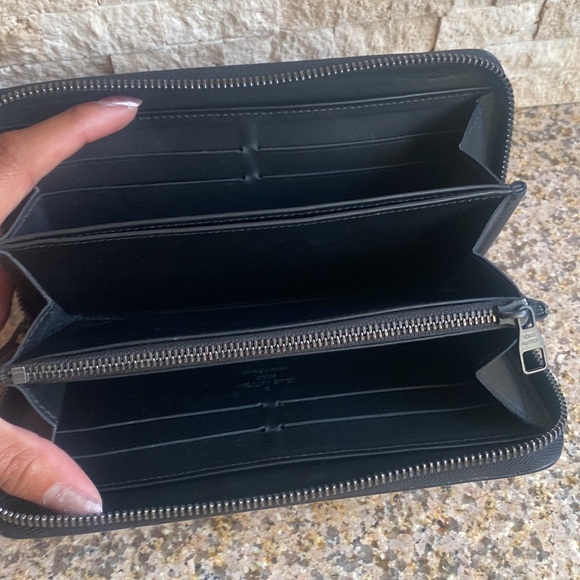 Louis Vuitton white, black, and red graphic wallet. Excellent condition. - Picture 5 of 7